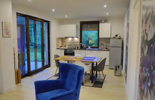 Lohovo Apartamento | Apartments Edy / Three-Bedroom Apartment
