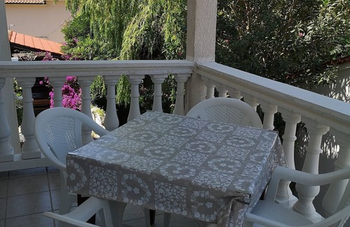 Lopar Apartamento | Apartamento de tres habitaciones con un balcon Lopar, Rab (A-18896-a)