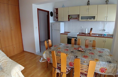 Molat Apartamento | Apartamento de tres habitaciones en la playa Brgulje, Molat (A-16217-a)