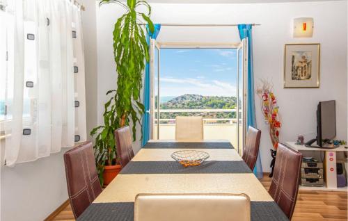 Meterize Apartamento | Three-Bedroom Apartment In Sibenik
