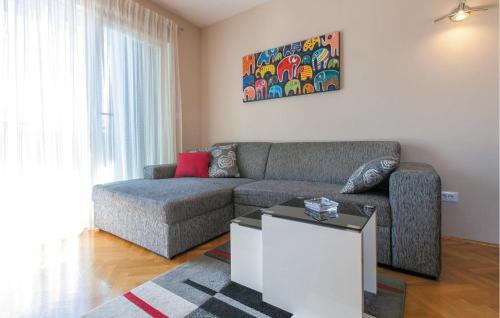 Kastel Gomilica Apartamento | Three-Bedroom Apartment Kastel Gomilica With Sea View 04