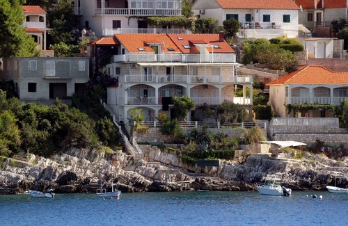 Zavalatica Apartamento | Apartamento de tres habitaciones en la playa Zavalatica, Korcula (A-182-a)
