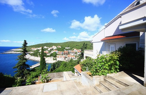 Zavalatica Apartamento | Apartamento de tres habitaciones con terraza y vista al mar Zavalatica, Korcula (A-9690-b)