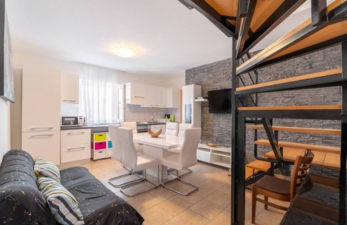 Lopar Apartamento | Apartamento de tres habitaciones con balcón y vista al mar Lopar, Rab (A-14070-d)