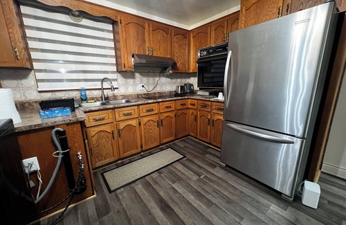 Streetsville Casa | Three Bedroom Bungalow with free parking, closer to commercial area and highway