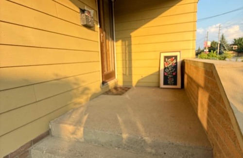 Streetsville Casa | Three Bedroom Bungalow with free parking, closer to commercial area and highway