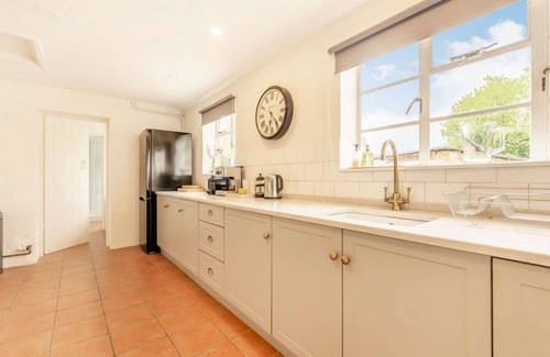 Aston Magna Cabaña | Three bedroom pet friendly holiday home in the Cotswolds - Norman Chapel