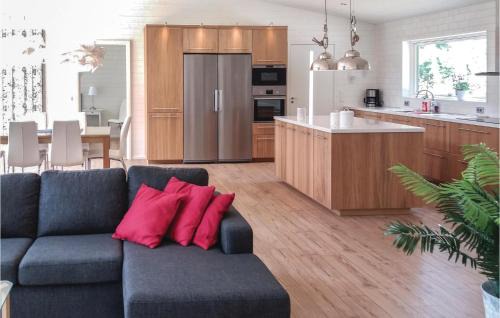 Kopingsvik Casa | Three-Bedroom Holiday Home In Kopingsvik