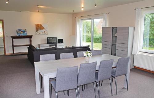Beerst Casa | Three-Bedroom Holiday Home In Diksmuide