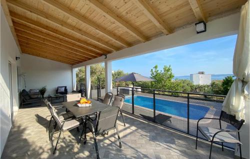 Kastel Stari Casa | Three-Bedroom Holiday Home In Kastel Stari