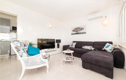 Kastel Stari Casa | Three-Bedroom Holiday Home In Kastel Stari