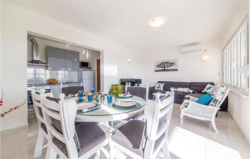 Kastel Stari Casa | Three-Bedroom Holiday Home In Kastel Stari