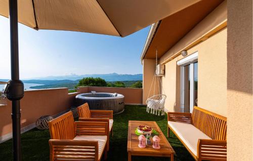 Krusevo Casa | Three-Bedroom Holiday Home In Krusevo