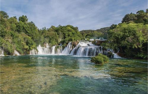 Lozovac Casa | Three-Bedroom Holiday Home In Lozovac