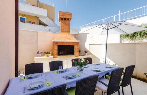 Zupa dubrovacka Casa | Three-Bedroom Holiday Home in Mlini
