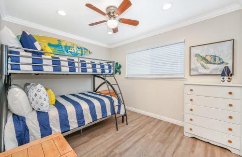 West Newport Casa | Three Bedroom Home on 36th with Indoor Outdoor Living