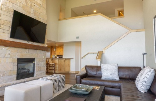 Park City Casa | Three Bedroom Penthouse at the base of Canyons by RedAwning - Save 20% on 7+ Nights!