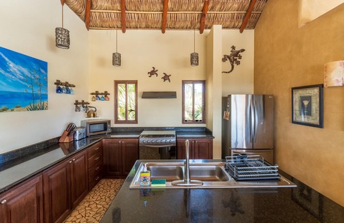 Todos Santos Casa | Lujosa casa de 3 recámaras con vista al mar con piscina olímpica climatizada