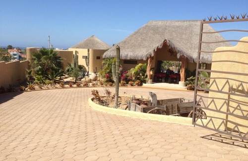 Todos Santos Casa | Lujosa casa de 3 recámaras con vista al mar con piscina olímpica climatizada