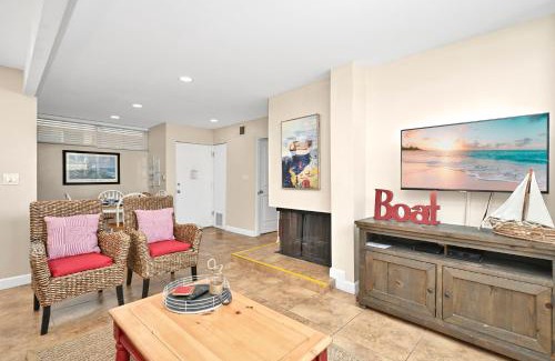 West Newport Casa | Three Bedroom Three Bath Home w Patio 1 block from beach