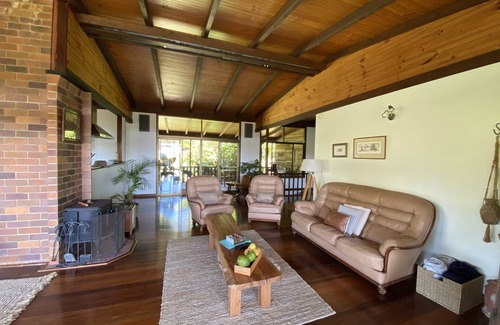 Byfield Cabaña | Three bedroom timber home sleeps 7