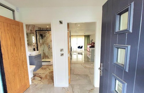 Lochgelly Casa | Three Bedrooms House By Sensational Stay Short Lets & Serviced Accommodation With Free Parking & Wi-fi