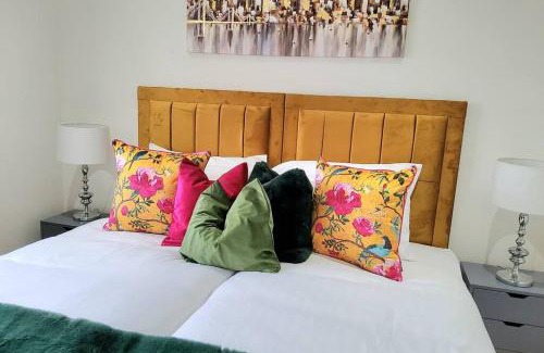 Lochgelly Casa | Three Bedrooms House By Sensational Stay Short Lets & Serviced Accommodation With Free Parking & Wi-fi