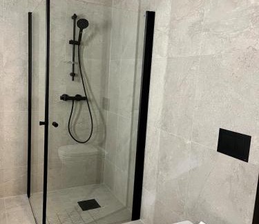 Al Municipality Apartamento | three bedrooms with shared kitchen and bathroom room two