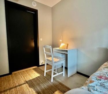 Al Municipality Apartamento | three bedrooms with shared kitchen and bathroom room two