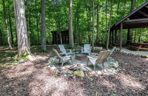 Dola Alquiler De RV | Three Cozy Cabin Retreats nestled in nature