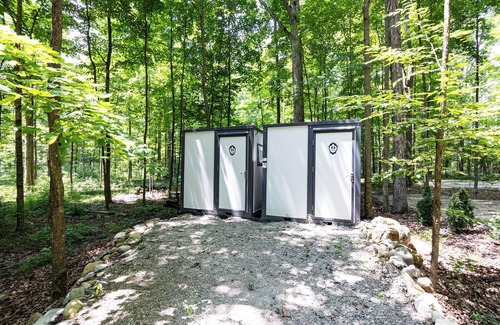 Dola Alquiler De RV | Three Cozy Cabin Retreats nestled in nature