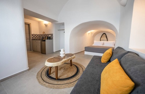 Oia Apartamento | Three Domes Oia - an Iconic Collection