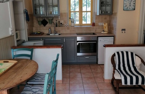 Beaumont-de-Lomagne Cabaña | Three gîtes set in a large estate, around a 27° heated swimming pool.