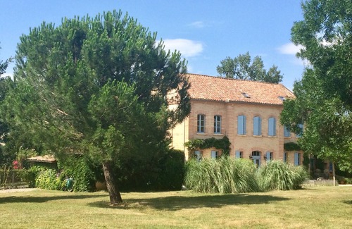 Beaumont-de-Lomagne Cabaña | Three gîtes set in a large estate, around a 27° heated swimming pool.