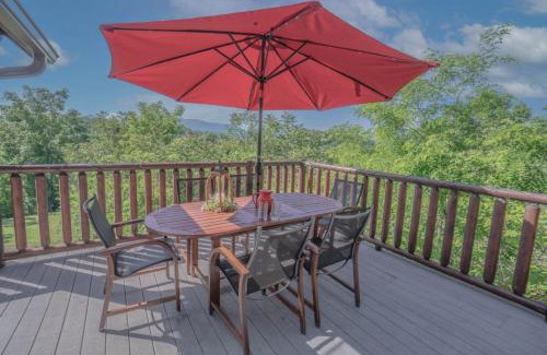 Dandridge Casa | Three Homes- Smoke Rise Lodge and Barn Poppy's Plc