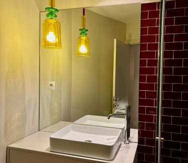 Guimaraes Apartamento | Three Little Birds -RedBird