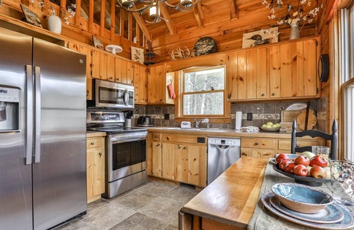 Hidden Lake Casa | Three Loves Cabin | Cherry Log, GA