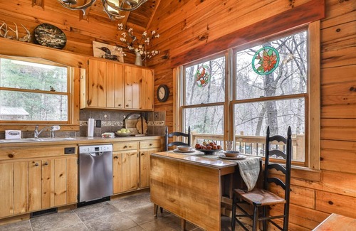 Hidden Lake Casa | Three Loves Cabin | Cherry Log, GA