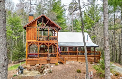 Hidden Lake Casa | Three Loves Cabin | Cherry Log, GA