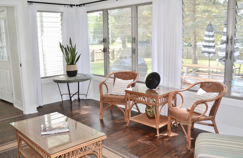 Three Oaks Casa | Three Oaks Getaway- 5 BR 2.5 BA- 3 Mins to Downtown- Week Stay Discount