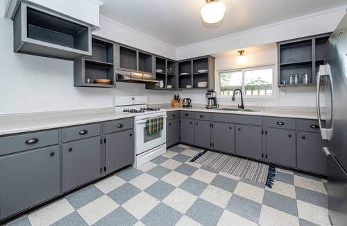 Three Oaks Casa | Three Oaks Home With Three Night Summer Min!