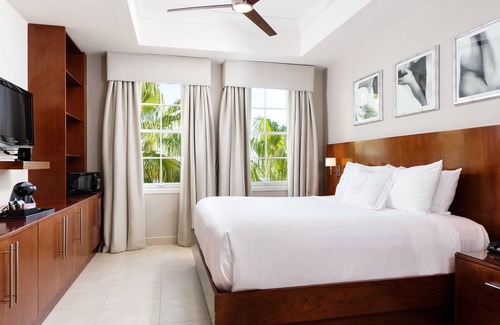Leeward Settlement Complejo | Three Oceanfront Accommodations! Infinity Pool, Spa & Oceanfront Dining