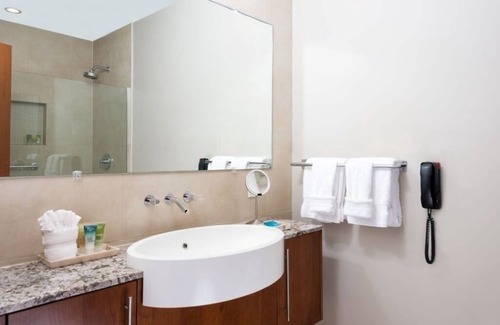 Leeward Settlement Complejo | Three Oceanfront Accommodations! Infinity Pool, Spa & Oceanfront Dining