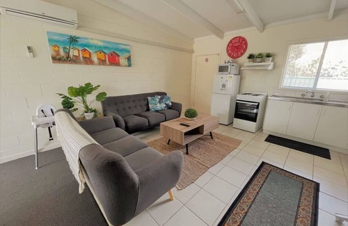 Castletown Apartamento | Three Palms Apartments Unit 2