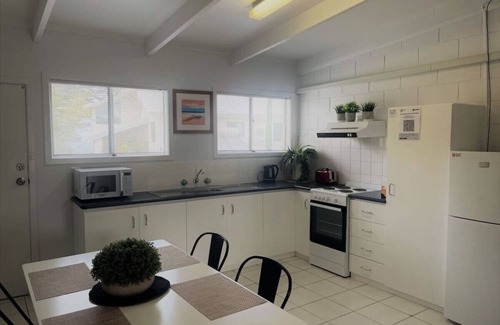 Castletown Apartamento | Three Palms Apartments Unit 4