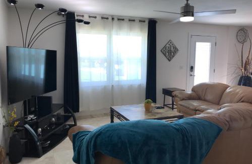 Fort Myers Casa | Three Palms Retreat