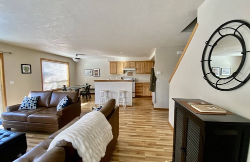 Sisters Casa | Three Peaks Retreat - 3 Bedroom 2.5 Bathroom Townhouse