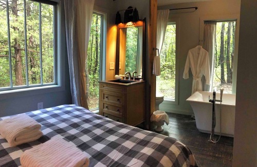 Lafayette Cama Y Desayuno | Three Private Cottages at Shoofly Farm with Heat/AC, fitness room, WiFi