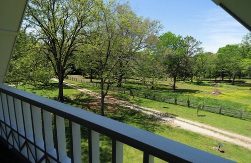 Lafayette Cama Y Desayuno | Three Private Cottages at Shoofly Farm with Heat/AC, fitness room, WiFi