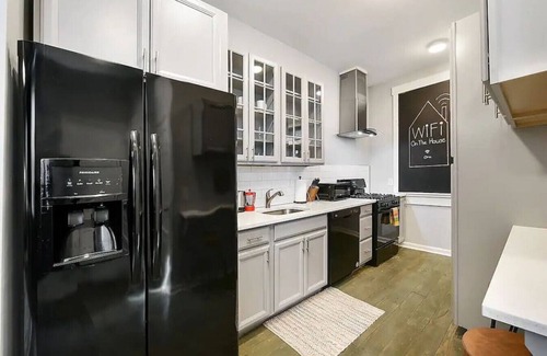 East Allegheny Casa | Three Private Units, Near Stadiums, Free Parking